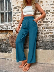 Texture détaillée du pantalon large à taille haute en tissu de lin bleu canard