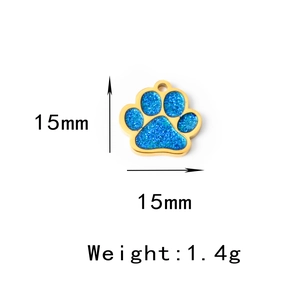 Detailed view of dog paw pendant with 15mm size and 1.4g weight specifications