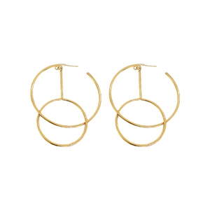 Exaggerated golden interlocking circle earrings with a polished metallic finish on white