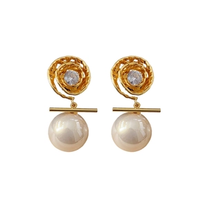 Élégantes boucles d'oreilles fleur perle dorée avec cristaux zircon en style vintage