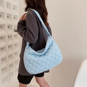 Light blue quilted cloud bag with large capacity for casual commuting for women