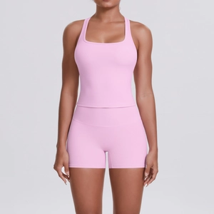 Ensemble de yoga rose extensible avec débardeur col en U et short à taille haute