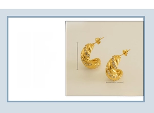Détail de boucles d'oreilles C en acier inoxydable plaqué or 18K avec zircon, taille 25x11mm