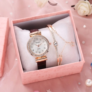 Montre quartz avec cadran en nacre, lunette en cristal et bracelet avec pendentif étoile