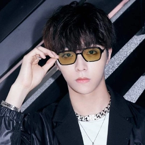 Retro square sunglasses with yellow lenses and double-bridge hollow black frame for men