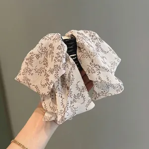 Pince à cheveux élégante avec nœud en mousseline et motif floral au style vintage
