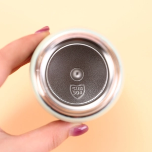 Macro shot of SUS 304 food-grade stainless steel interior lining of the vacuum flask