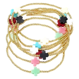 Set di braccialetti con croce in perline metalliche dorate e ciondoli colorati