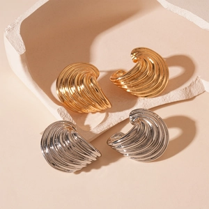 Chic metallic spiral textured C-shape hoop earrings in gold and silver finish