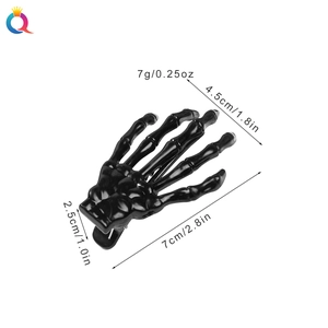 Detailed size and weight specs of the black skeleton hand bone claw hair clip