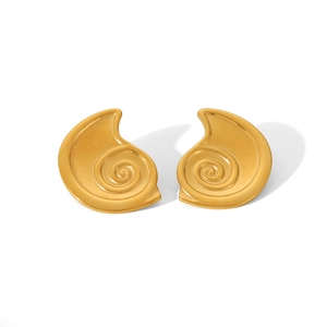 Boucles d'oreilles clous en acier inoxydable doré 18 carats en forme de spirale