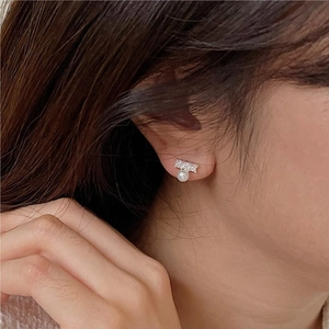 925 silver stud earrings with zirconia stones and pearls shown on a female model