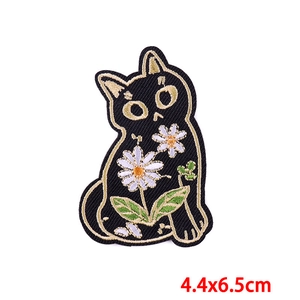 Detail of black cat embroidery patch with daisy flowers and size info 4.4x6.5cm