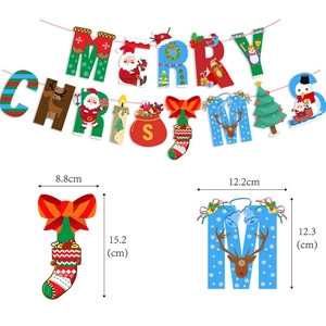 Bunte Weihnachts-Papiergirlande mit Weihnachtsmann und Rentier als Festdekoration