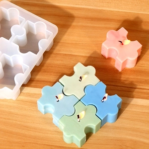 Vista dettagliata dello stampo in silicone per candele a forma di puzzle a 4 fori
