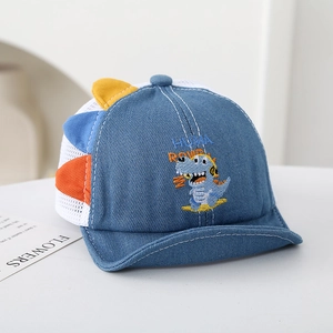 Detail of baby dinosaur denim mesh cap with 3D fins and high-quality embroidery