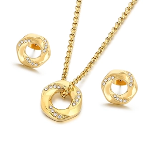 Elegant 18K gold plated stainless steel jewelry set with sparkling twisted ring pendants