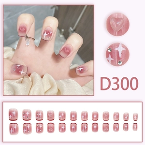 Faux ongles dégradé rose avec charms cœurs 3D, étoiles et strass, lot de 24