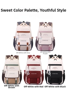 Cinq sacs à dos de couleurs assorties en blanc crème avec des accents pastel