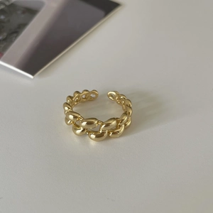 Minimalist adjustable gold chain ring made of polished 925 sterling silver for women