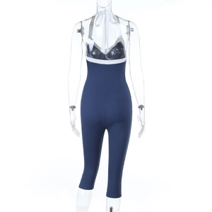 Vue détaillée du tissu en maille côtelée d'une combinaison de yoga dos nu bleu marine