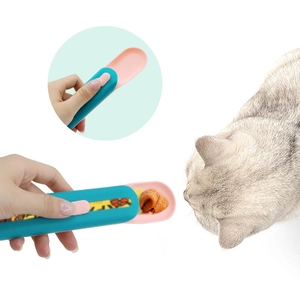 Cuillère pour friandises de chat bleue et rose pour nourrir facilement les animaux