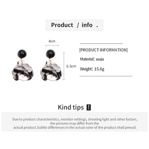Detailed size specifications for resin marble texture petal earrings showing 6.3cm height