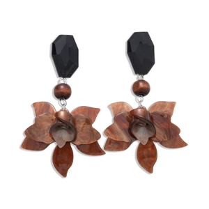 Boucles d'oreilles fleur en résine rétro avec texture marbrée et clous géométriques