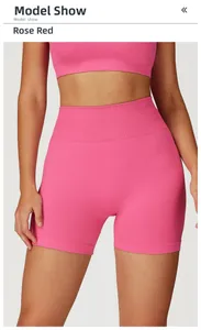 Détail du short de yoga sans couture rouge rose et du soutien-gorge de sport à taille haute