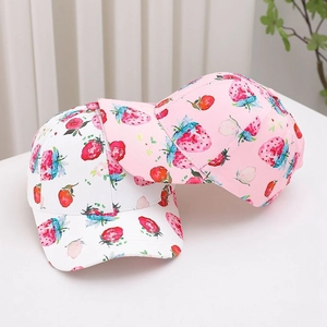 Kinderen baseballpet met aardbeienprint in wit en roze met aquarel fruitpatronen