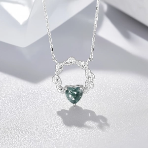 Detailed close-up of S925 silver necklace featuring a green moss agate heart pendant