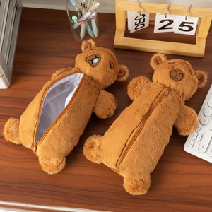 Detail of plush animal pencil case with soft texture, zipper closure and mesh lining