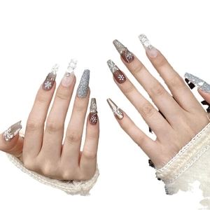 Faux ongles faits main longs cercueil avec flocons de Noël, effet œil de chat et perles