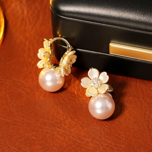 Elegant shell flower pearl earrings with pink rounded pearls and golden flower accents