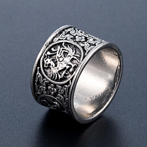 Punk vintage alloy ring with detailed dragon relief and oxidized silver finish