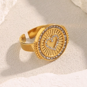 Bague en acier inoxydable plaqué or 18K avec design cœur et cristaux, taille réglable