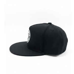 Black street style snapback cap with letter H embroidered badge on a flat brim baseball hat