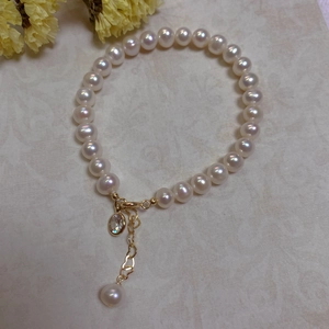 Baroque pearl 14K gold filled bracelet with pink-purple luster and clear stone pendant