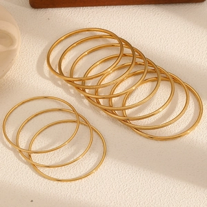 Bracciale Rigido Tondo Geometrico Impilabile Acciaio Inossidabile Placcato Oro 18k Minimalista Lucido Finitura Opaca Moda Donna