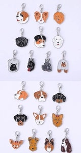 Détails de divers pendentifs chiens en émail avec fermoirs mousquetons pour porte-clés