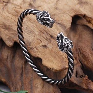 Retro stainless steel twisted cable bracelet featuring double lion heads on wood base