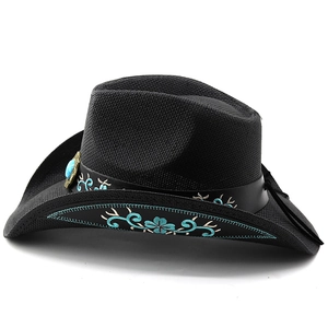 Détails de broderies florales et pierre turquoise sur un chapeau de cowboy noir