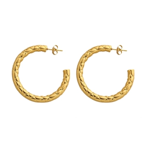 Polished gold hollow C-shaped hoop earrings featuring a luxury quilted lattice pattern
