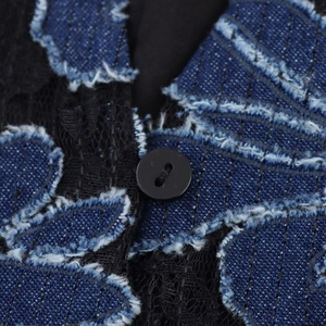 Robe longue en jean à col en V avec broderie dentelle noire et manches bouffantes