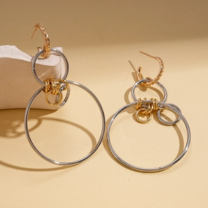 Minimalist geometric overlapping circular earrings in mixed gold and silver tones