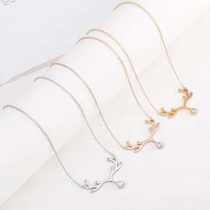 Collier pendentif bois de cerf avec goutte d'eau en argent, or et or rose avec cristaux