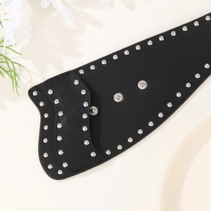 Schwarzer Ledergürtel im Punk-Stil mit silbernen Nieten und Druckknopfverschluss