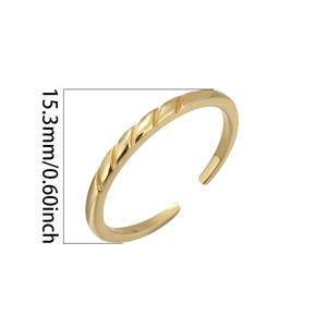 Detailed view of golden S925 sterling silver toe ring with textured pattern and 15.3mm size