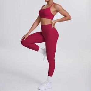 Seitenansicht des flexiblen Yoga-Sets mit hoher Taille Leggings und Sport-BH