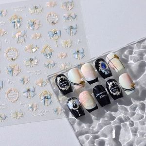 Stickers ongles 3D à reliefs avec cadres baroques dorés et motifs de nœuds roses
